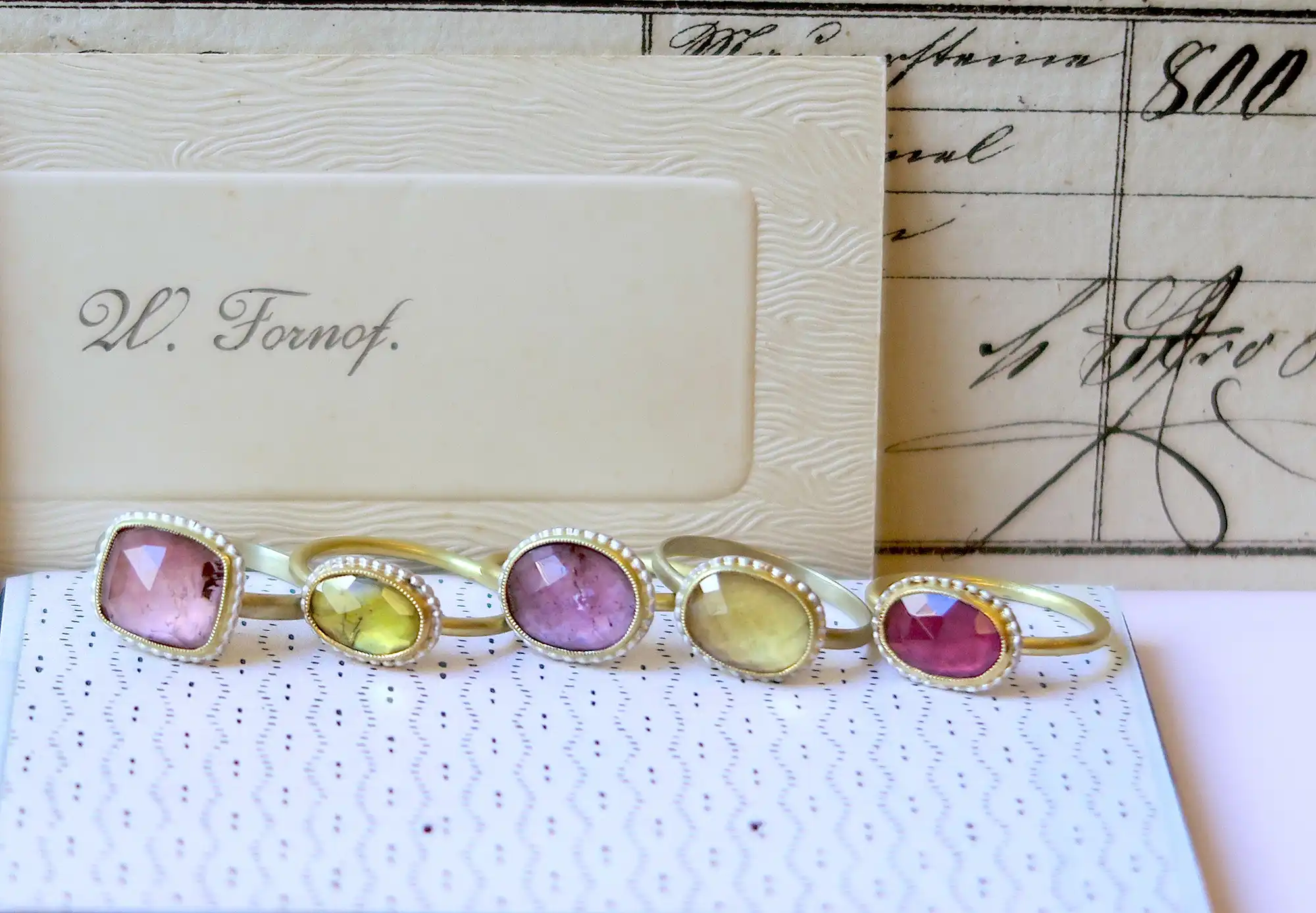 Ohrschmuck und Armbänder aus alten Uhrenketten